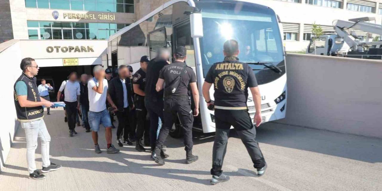 Antalya’da Aranan 60 Şüpheli Yakalandı