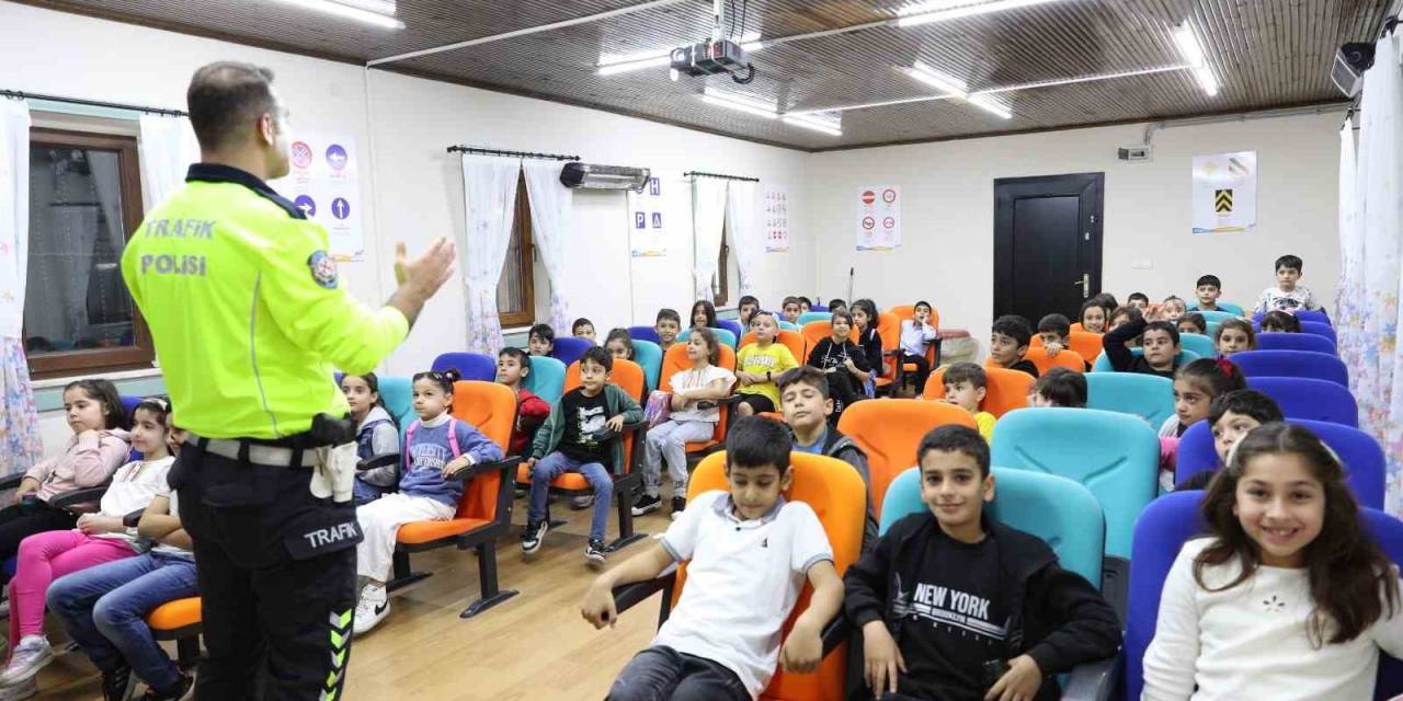 Sultangazi’de Minikere Deprem Ve Güvenli Trafik Eğitimi