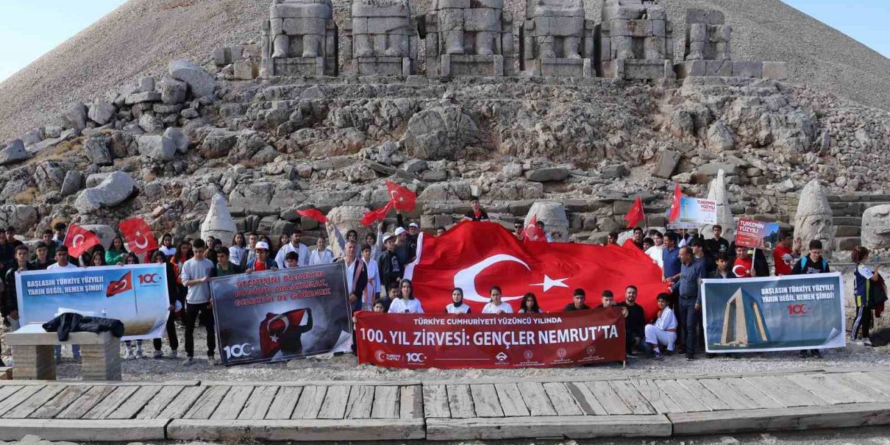 Cumhuriyetin 100. Yılında 100 Genç Nemrut Dağı’nda