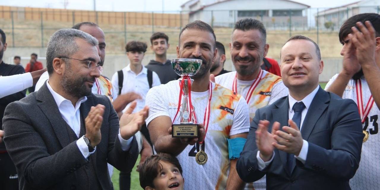 Edremit’te ‘Geleneksel Mahalleler Arası Futbol Turnuvası’ Sona Erdi