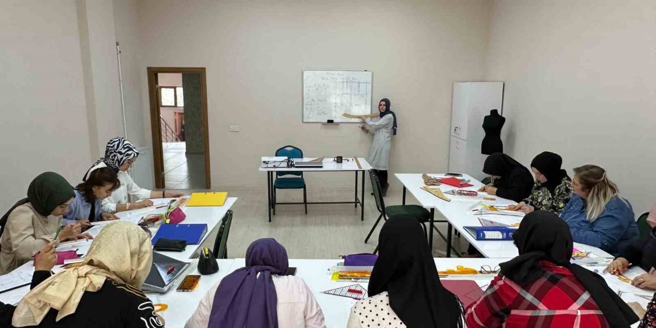 Çorum Belediyesi, Moda Tasarımda İhtisas Eğitimi Veriyor