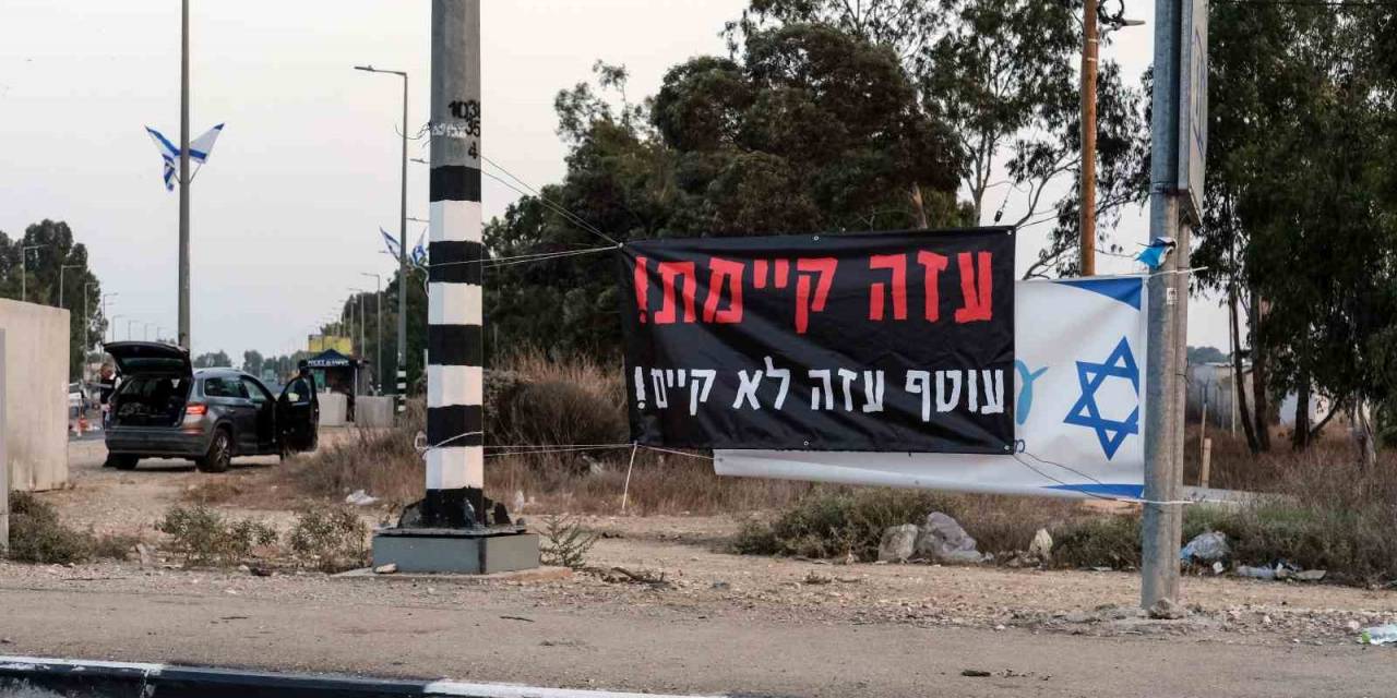 İsrail’de Sınır Bölgelerine “Biz Kazanacağız” Pankartları Asıldı