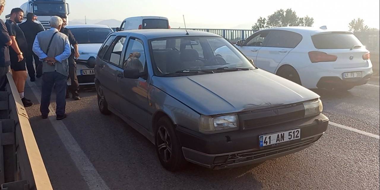 Kartepe’de İki Otomobilin Çarpıştı: 1 Kişi Yaralandı