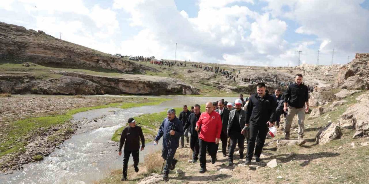 Ağrı’da “Diyadin Kanyonu Yürüyüşü” Düzenlendi