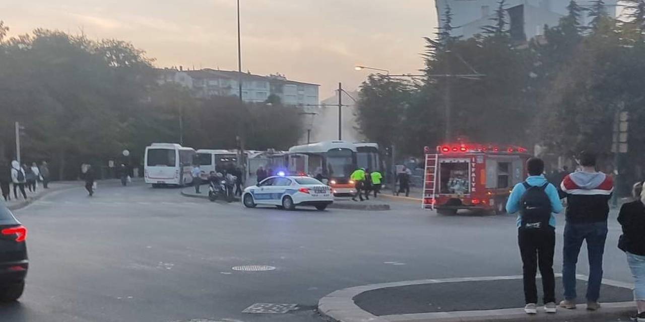 Tramvayda Çıkan Yangın Paniğe Neden Oldu