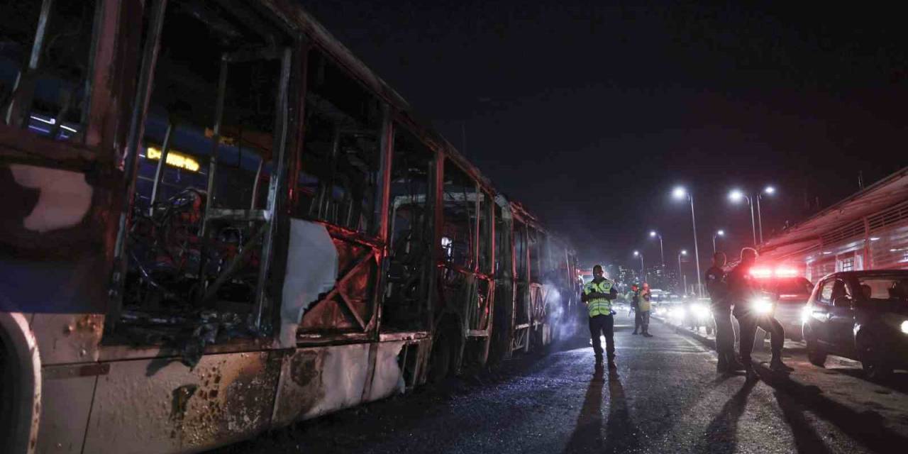 Brezilya’daki Liderleri Öldürülen Çete 40’dan Fazla Aracı Ateşe Verdi