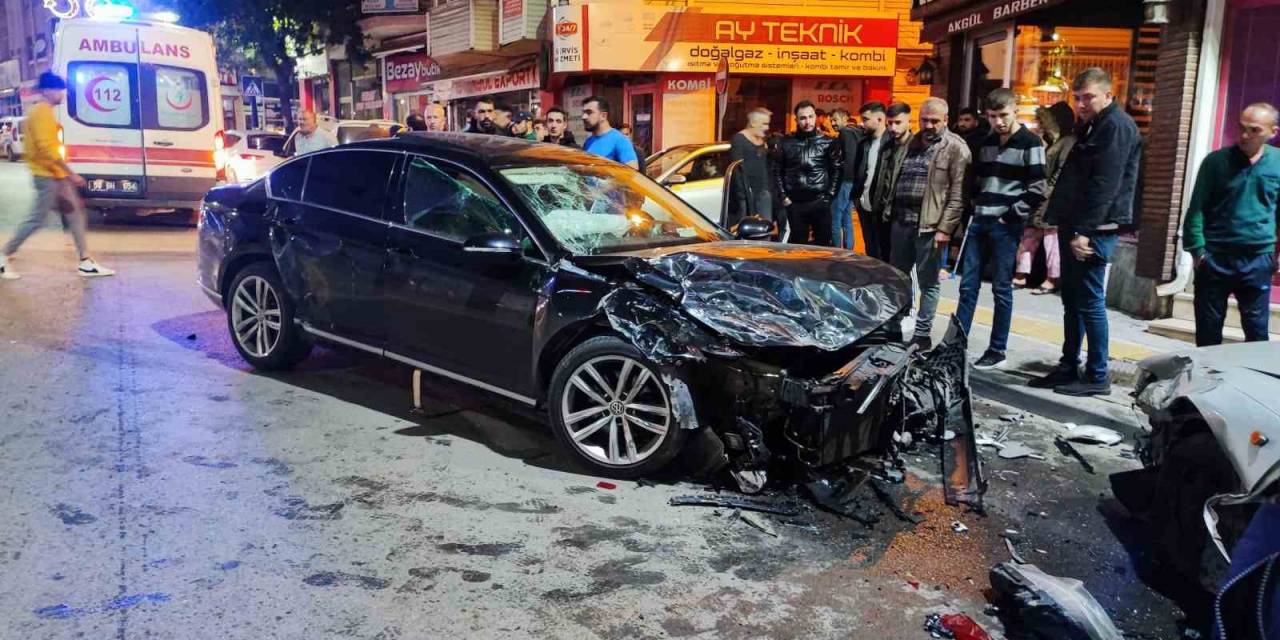 Sivas’ta Zincirleme Trafik Kazası: 4 Yaralı