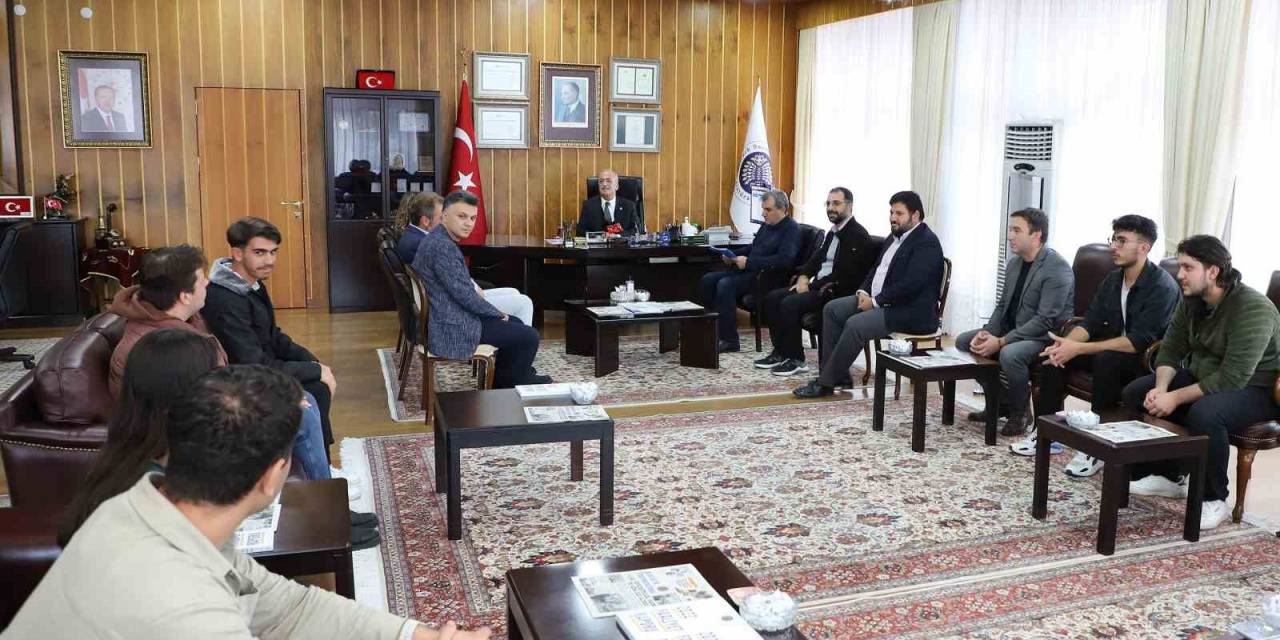 Rektör Çomaklı, Üniversitenin Teknoloji Takımlarıyla Buluştu