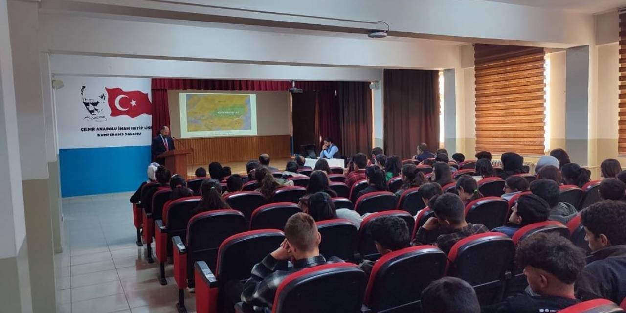 Çıldır’da Cumhuriyet Konferansı Düzenlendi