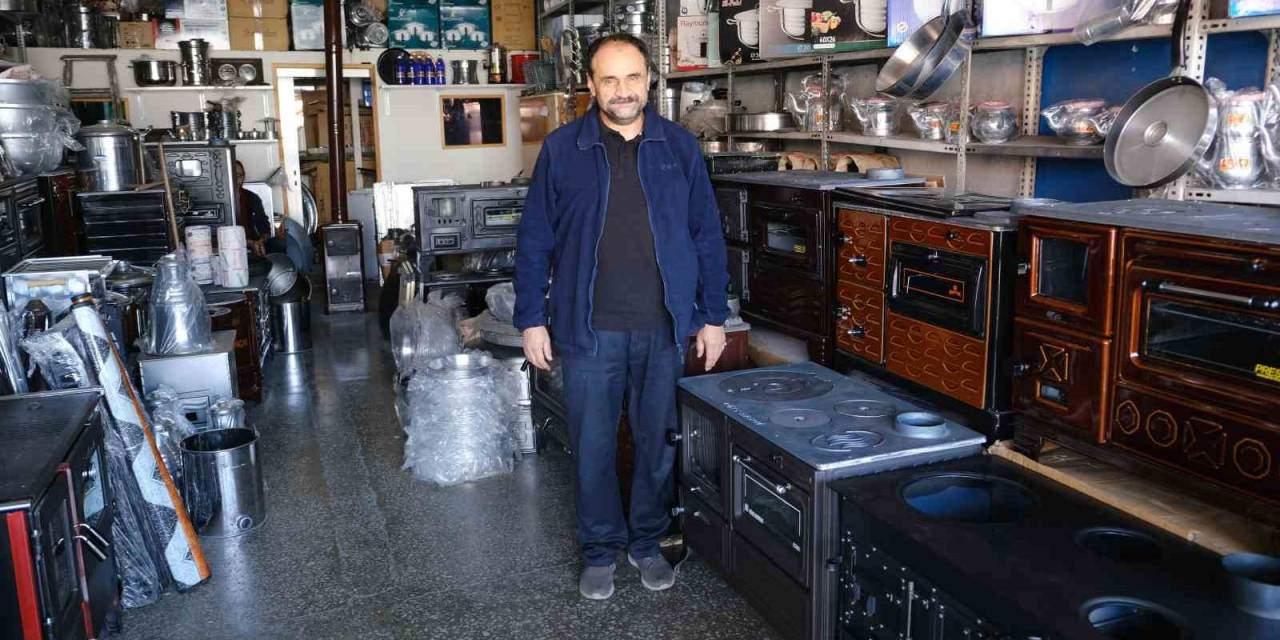 Erzincan’da Havalar Soğudu, Sobacılar Sezonu Açtı