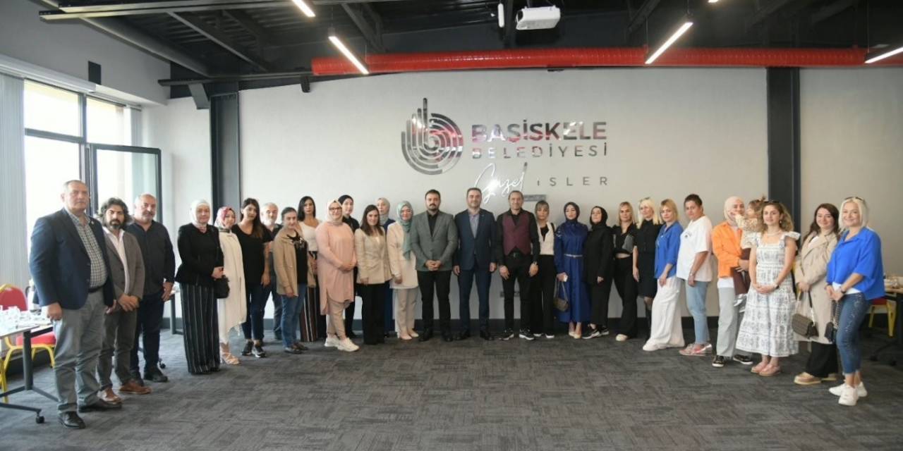 Başkan Özlü, Kadın Kuaförler İle Buluştu