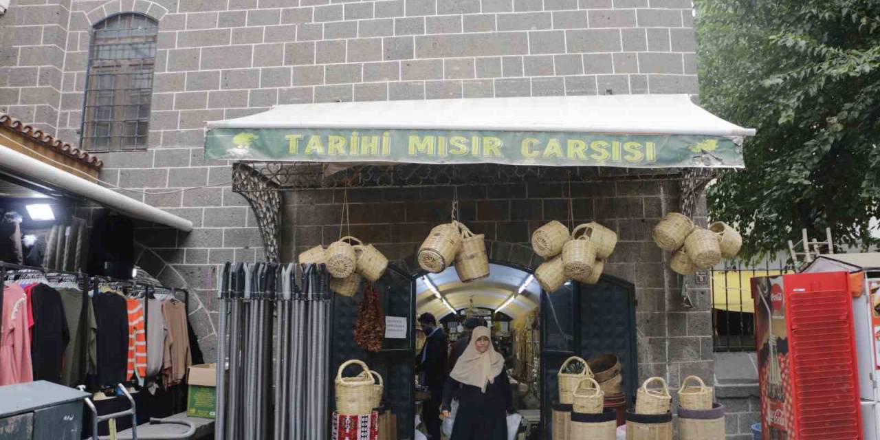 Diyarbakır’da Tarihi Geçitte 100 Yıldır Baharatçılık Yapılıyor