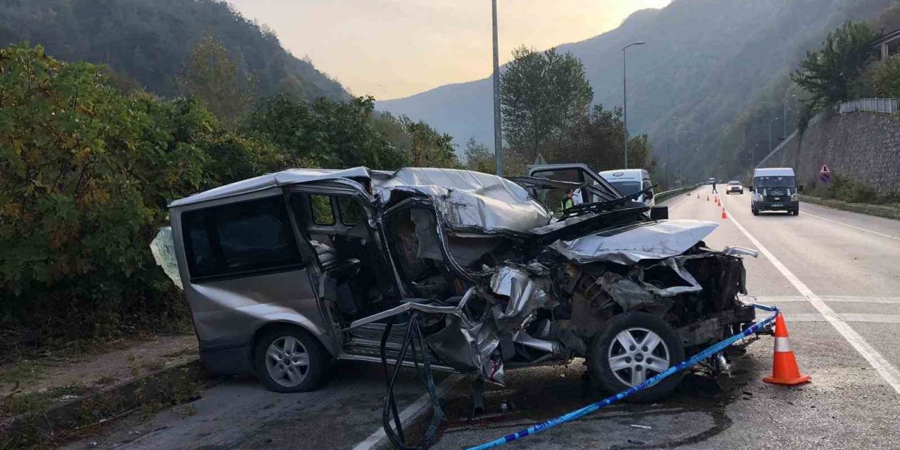 Alkollü Sürücü Park Halindeki Kamyona Çarptı: 1 Ölü