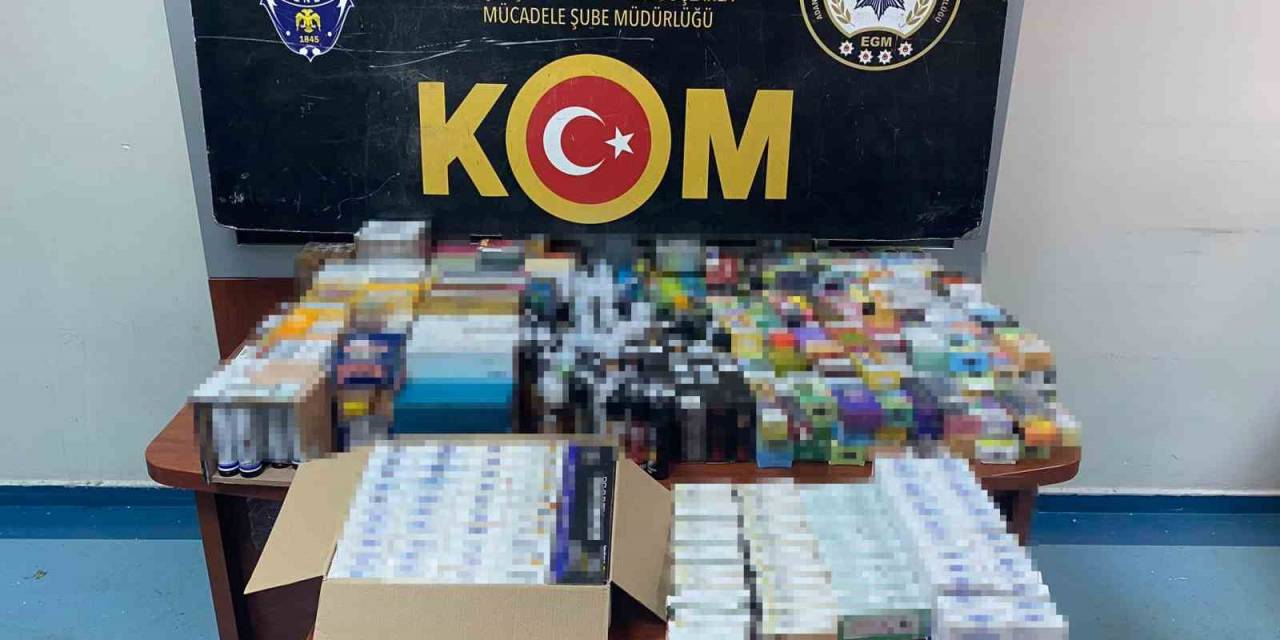 Polis Yüzlerce Gümrük Kaçağı Sigara, Cep Telefonu, Cinsel İçerikli Hap Ele Geçirdi