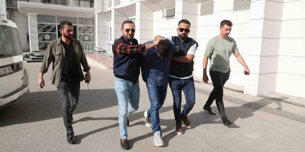 Üniversiteli Genç Kızı Pompalı Tüfekle Vuran Zanlı Adliyeye Sevk Edildi