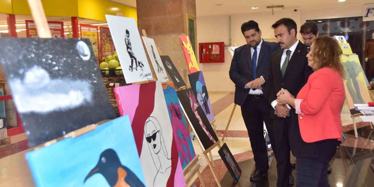 Ahlat’ta ‘Cumhuriyet Bayramı Resim Sergisi’ Açıldı
