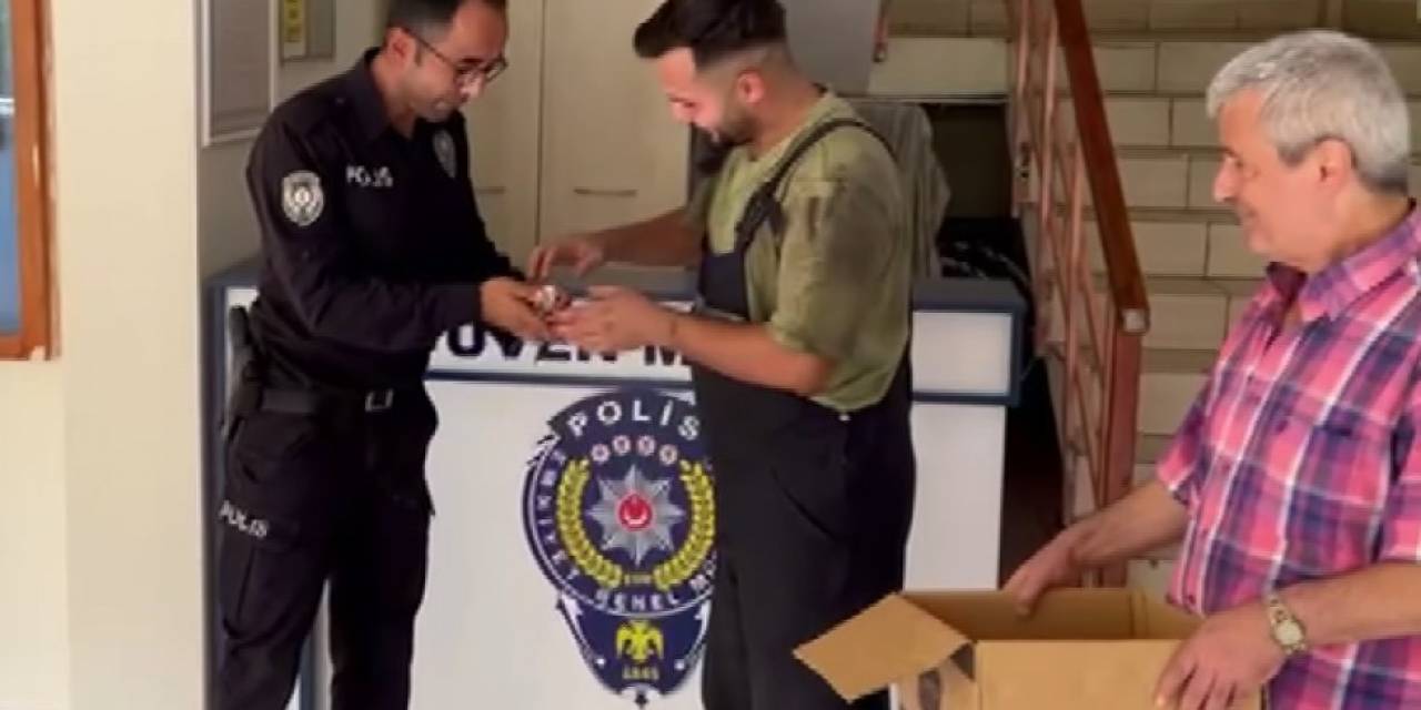 3 Gündür Kayıp Olan Muhabbet Kuşu, Yakalanarak Sahibine Teslim Edildi