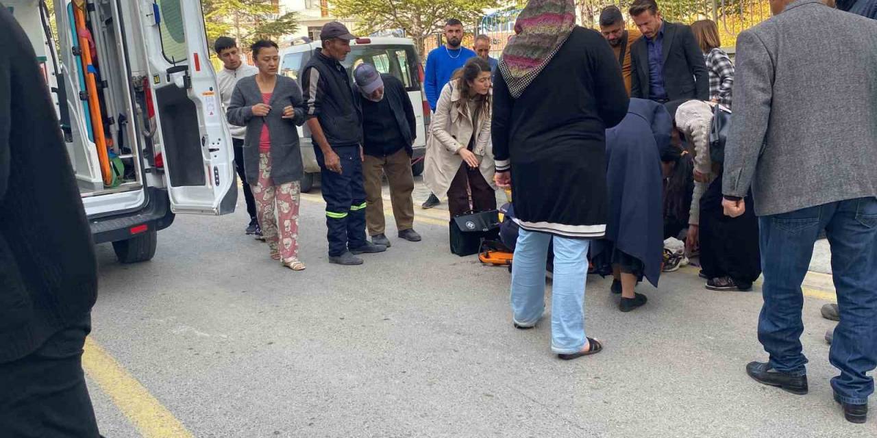 Okuldan Çıkan Çocuğa Motosiklet Çarptı