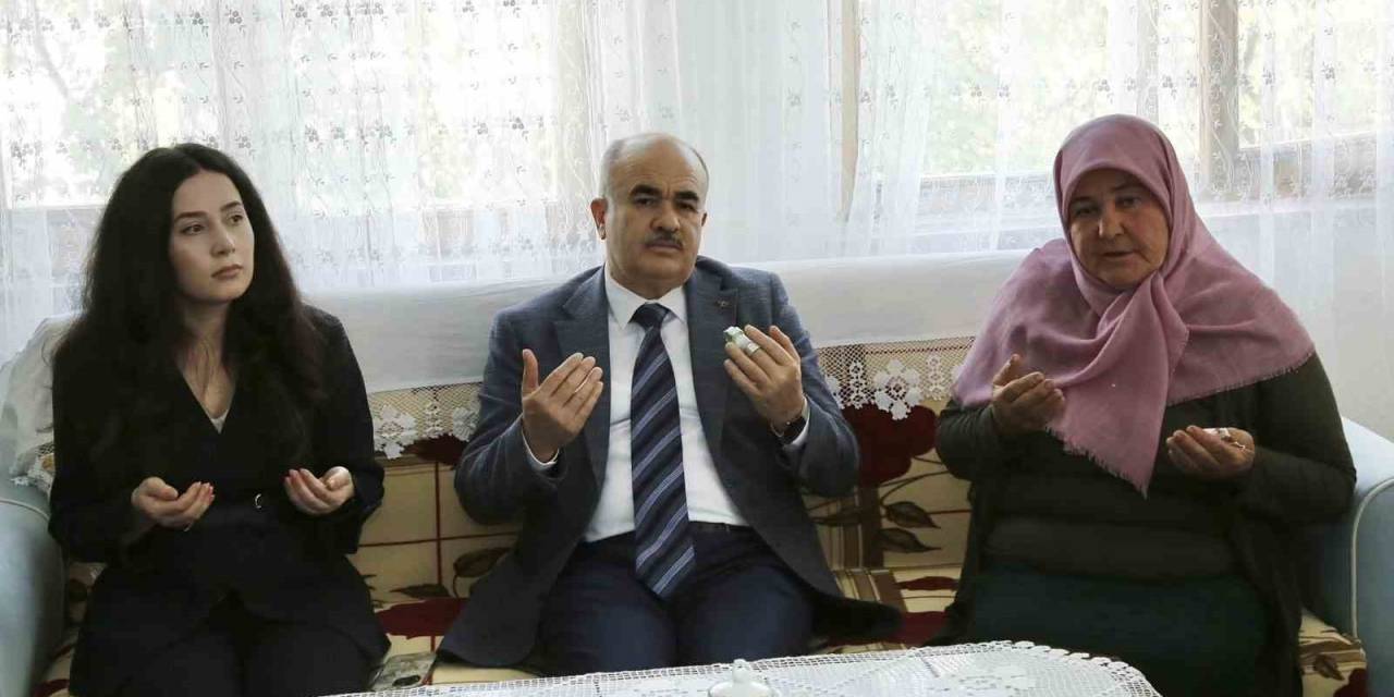 Vali Dağlı; “Vatan Tuttuğumuz Topraklarda, Barış Ve Huzur İçerisinde Yaşıyorsak Bunu Şehit Ve Gazilerimize Borçluyuz”