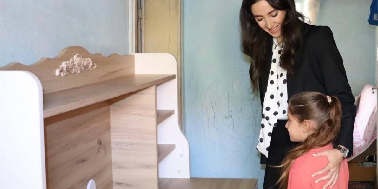 ‘Her Ev Bir Okul’ Projesinde İlk Masalar Öğrencilere Verildi