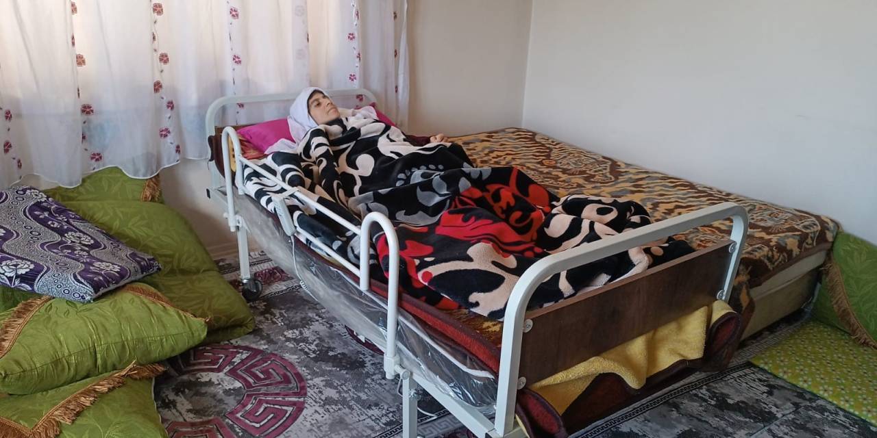 Vanlı Amcan Derneğinden Kadriye Teyze’ye Hasta Yatağı