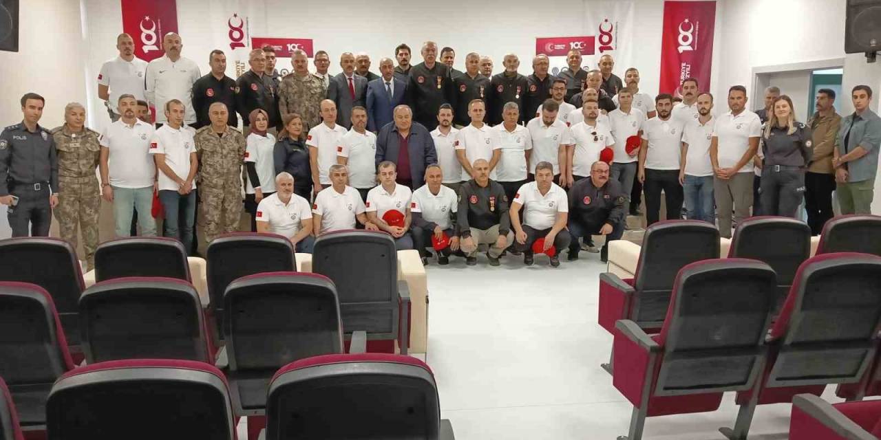 Polis Gazileri Havalı Tabanca Atış Müsabakasında Yarışıyor