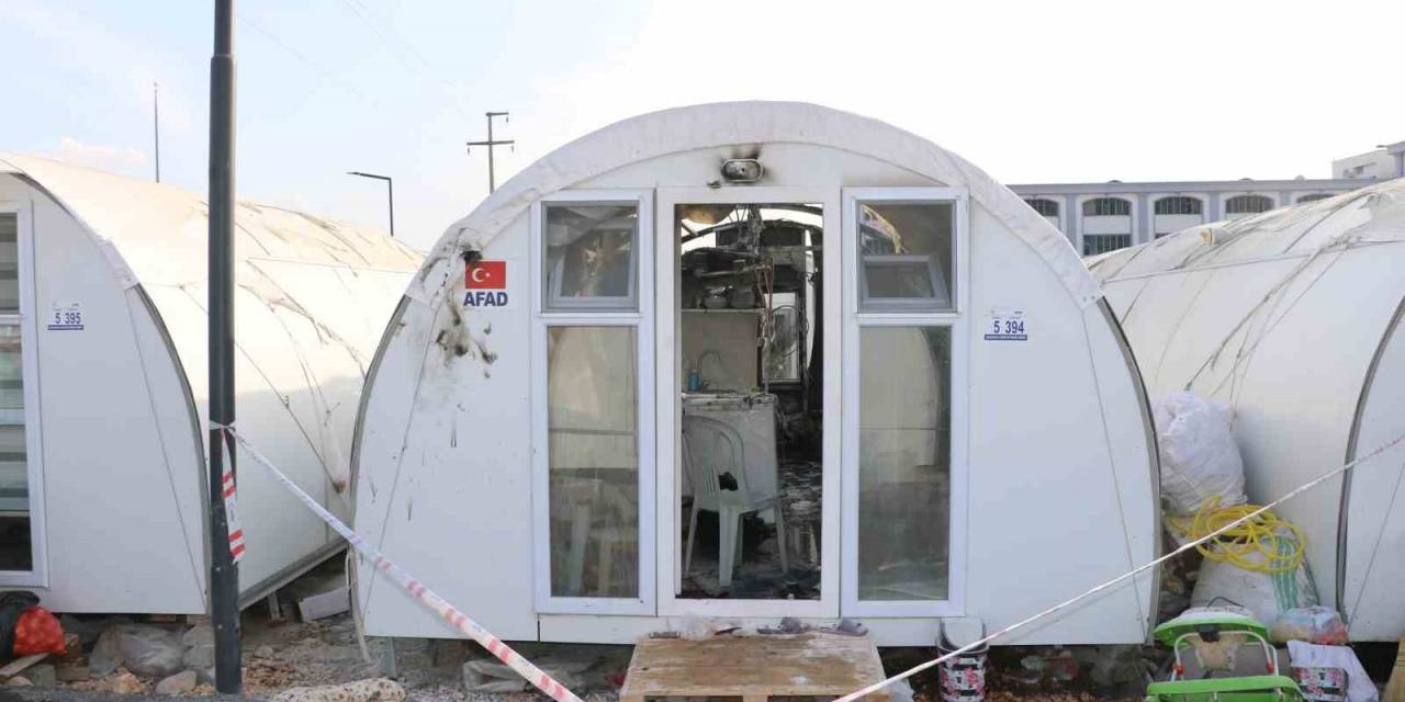 Vinç Elektrik Tellerine Değdi, Akıma Kapılan Depremzede Hayatını Kaybetti