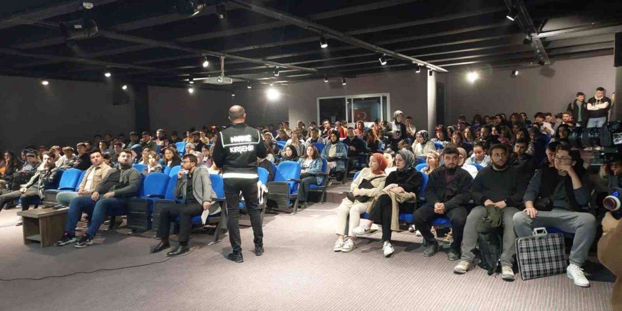 Kırşehir’de Narkotik Ekipleri Üniversite Öğrencilerine Eğitim Verdi