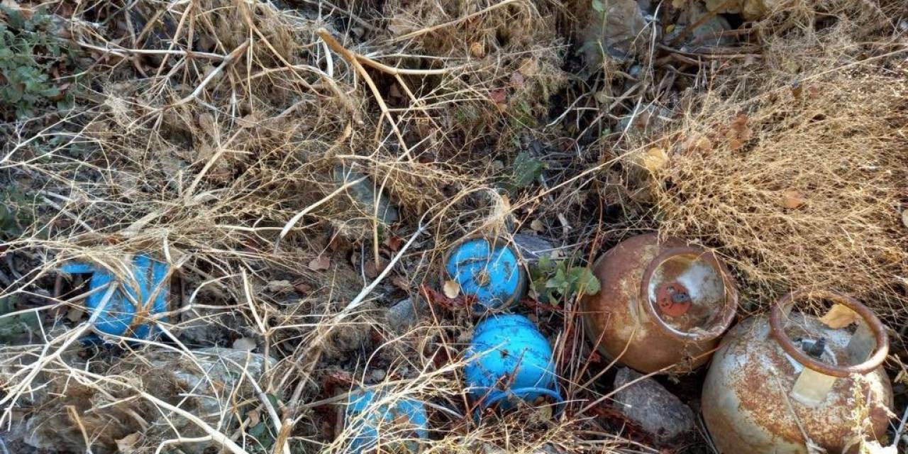 Hakkari Kırsalında Teröristlere Ait Malzemeler Ele Geçirildi