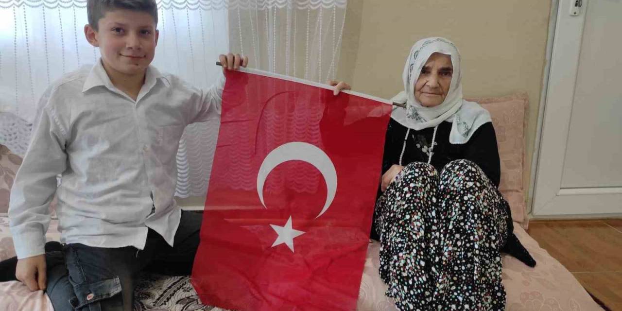 110 Yaşındaki Cemile Nine Cumhuriyet’in İlk Yıllarını Anlattı