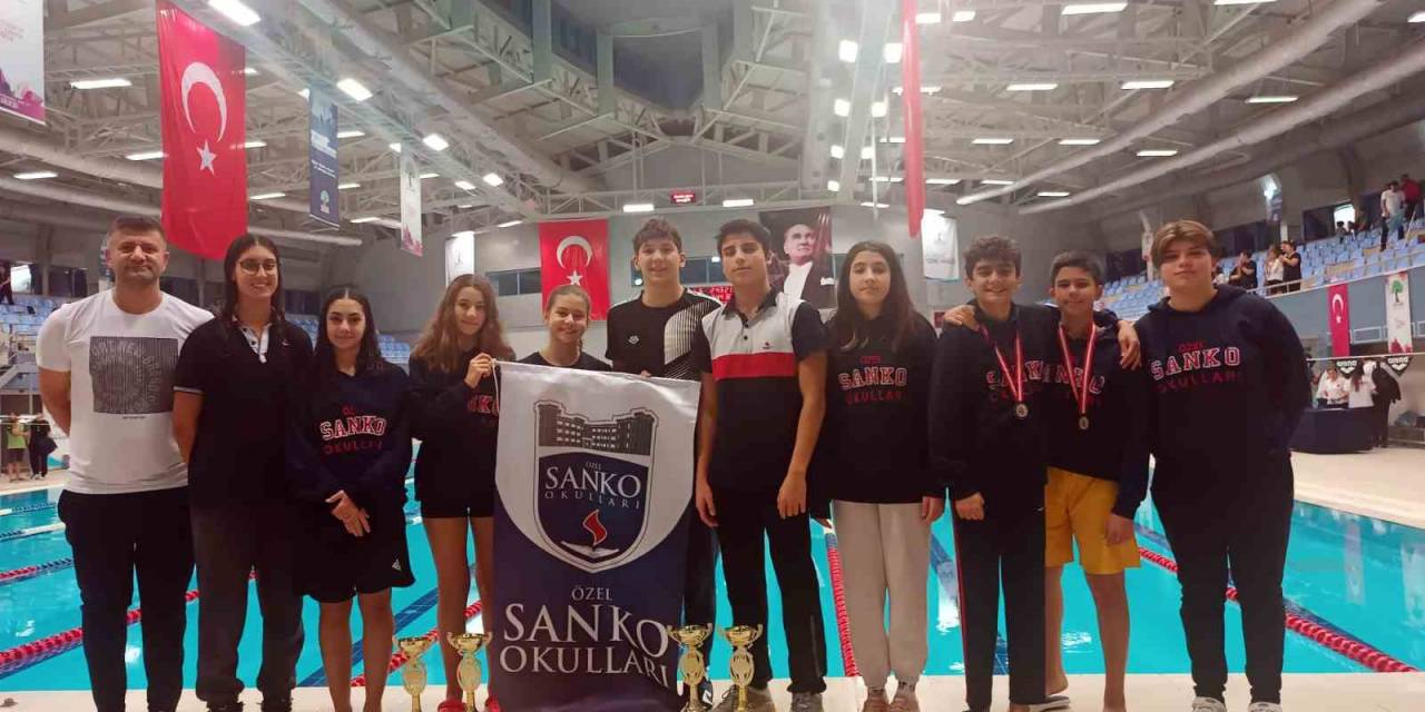 Sanko Okulları Öğrencilerinin Yüzme Başarısı