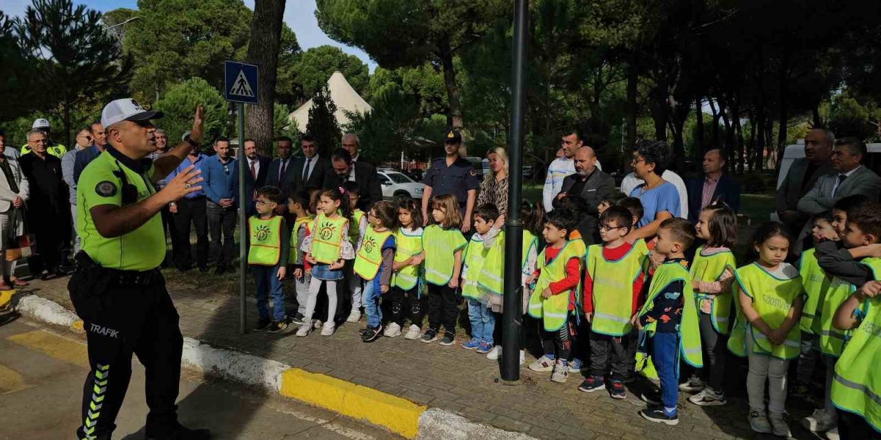 Çocuklar Trafik Kurallarını Eğlenerek Öğrendi