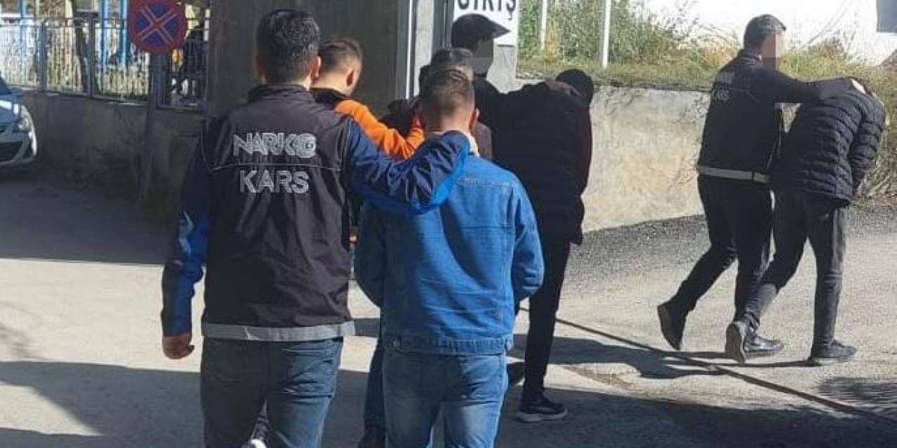 Kars’ta Uyuşturucu Taciri 3 Kişi Tutuklandı