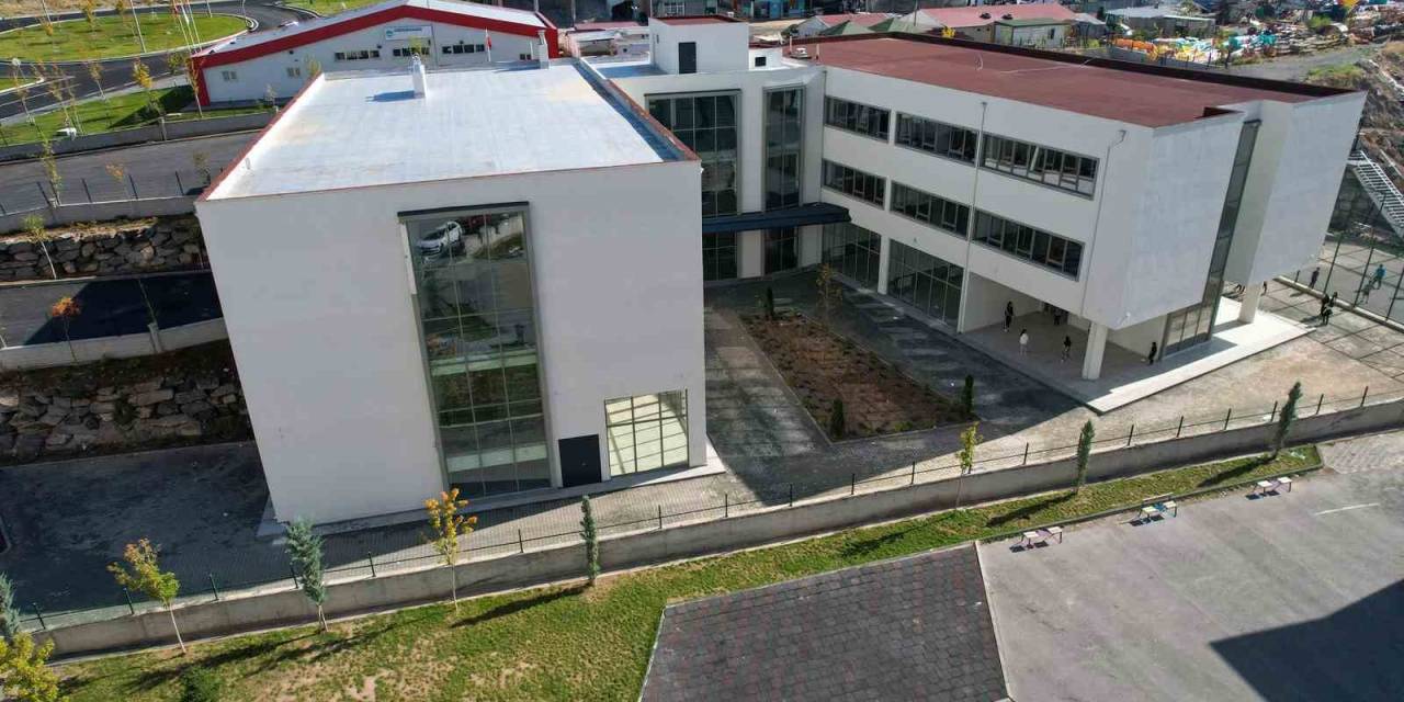 Cumhuriyetin 100. Yılında Emine Gönen Ortaokulu Açılıyor