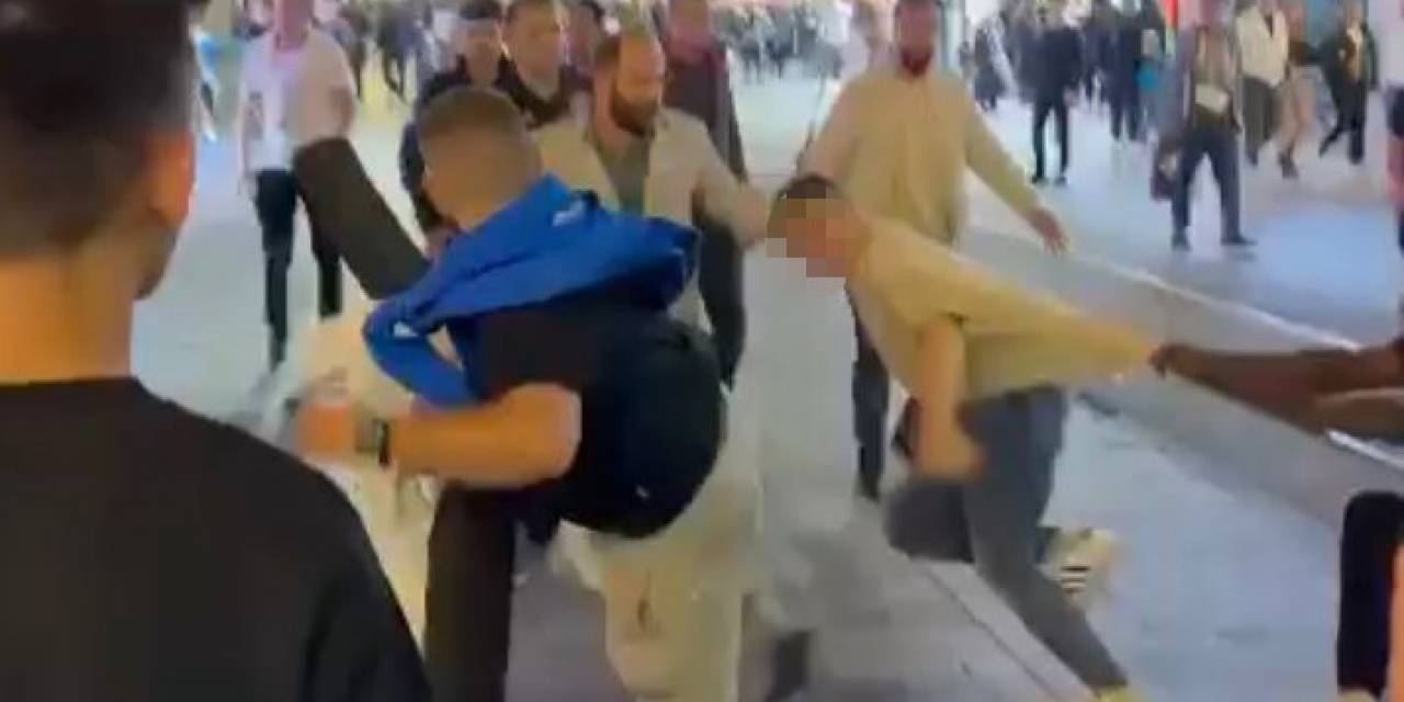 Taksim’de Saç Ektirme Kavgası Kamerada: Pansuman Yapılmayınca Esnafa Saldırdılar