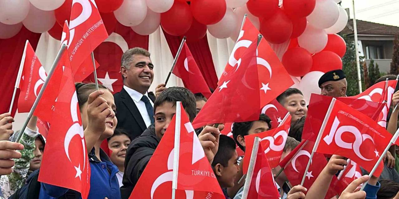 "Köyümde Cumhuriyeti Yaşıyorum" Projesiyle Tüm İl Bayraklarla Donatıldı