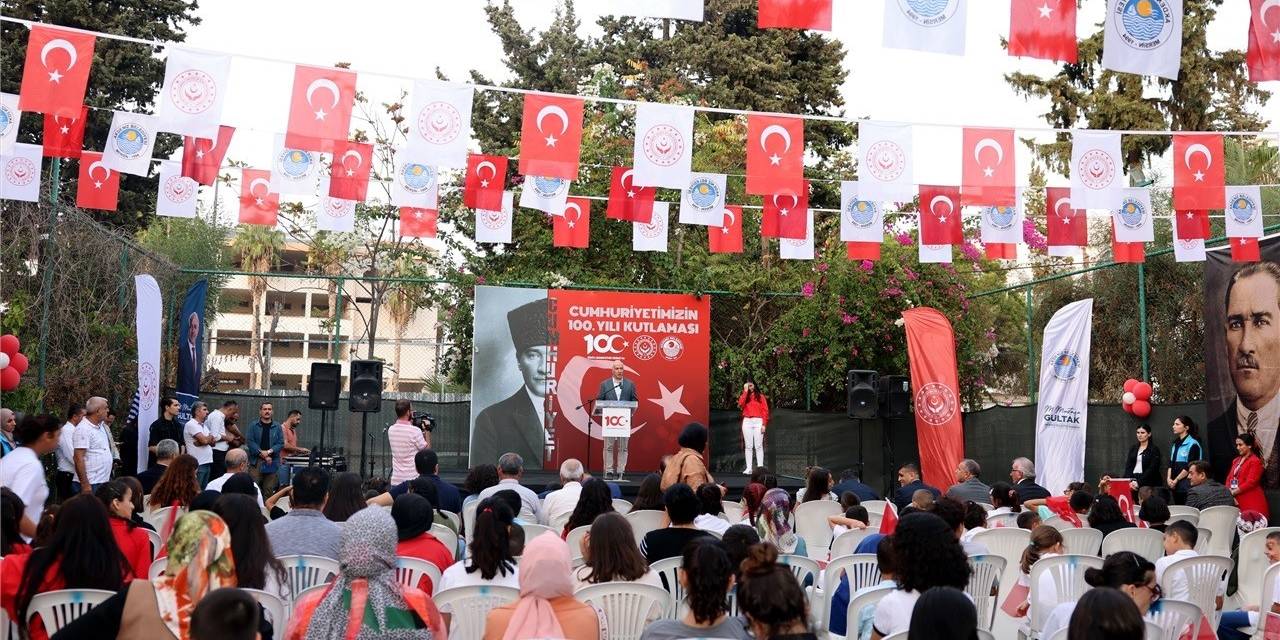 Cumhuriyetin Kuruluşunun 100. Yılı Etkinliklerinde Sevgi Evlerinde Kalan Çocuklar Renkli Gösteriler Sergiledi