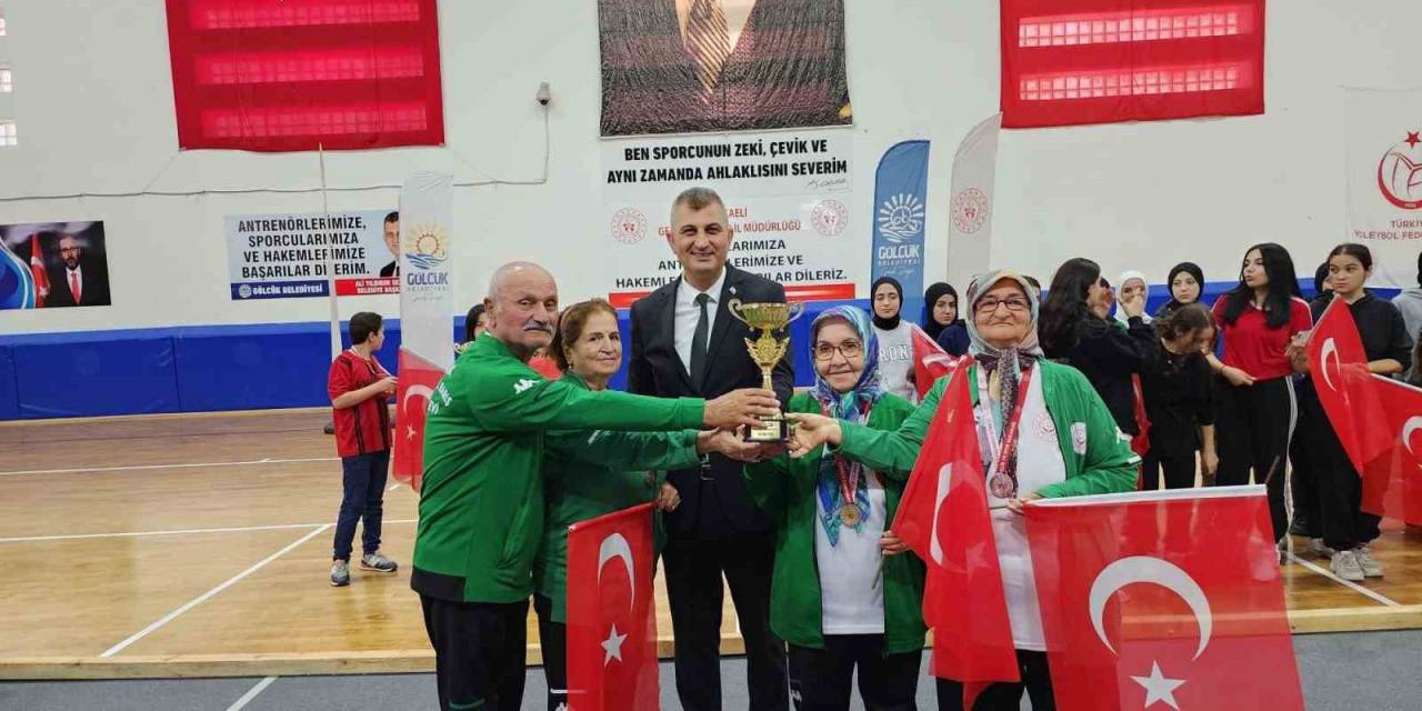 Gençler Ve Yaşlılar Bocce Müsabakasında Karşılaştı