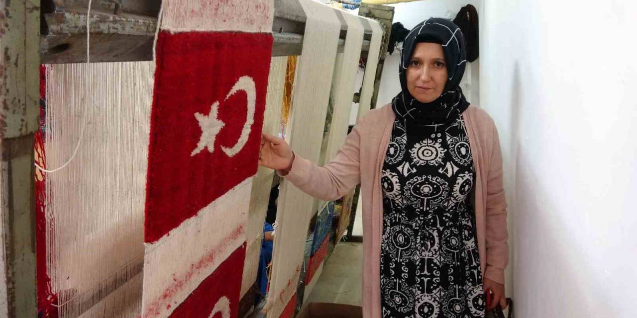 Kadınlar Geleneksel Halı Ve Kilim Dokumacılığını Yaşatıyor