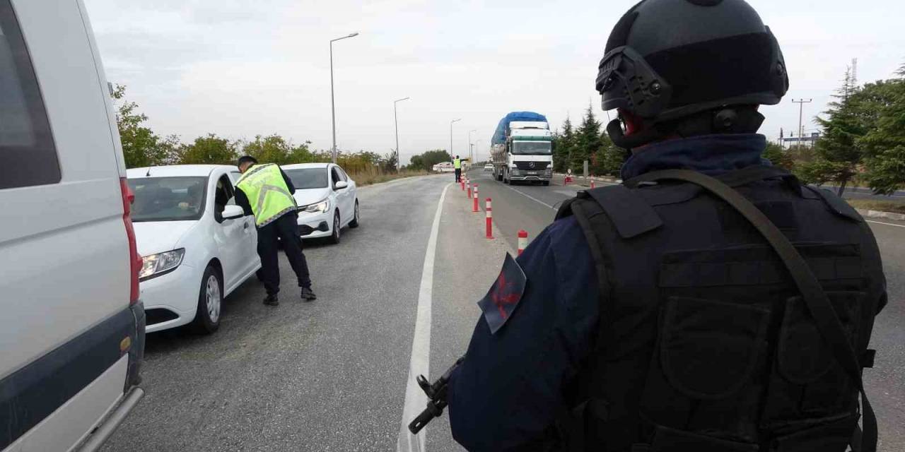 Uşak’ta Cayrokopter İle Havadan Trafik Denetimi