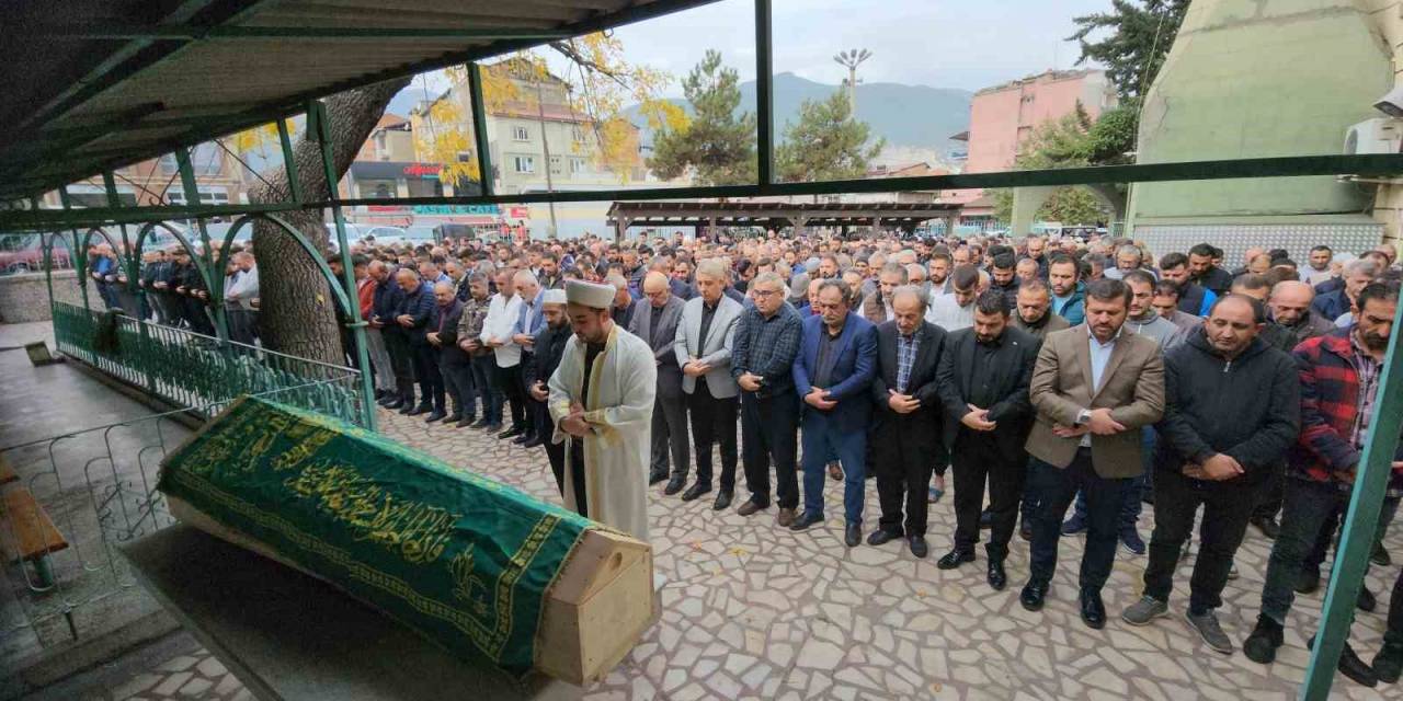 Kazada Ölen Genç Son Yolculuğuna Uğurlandı