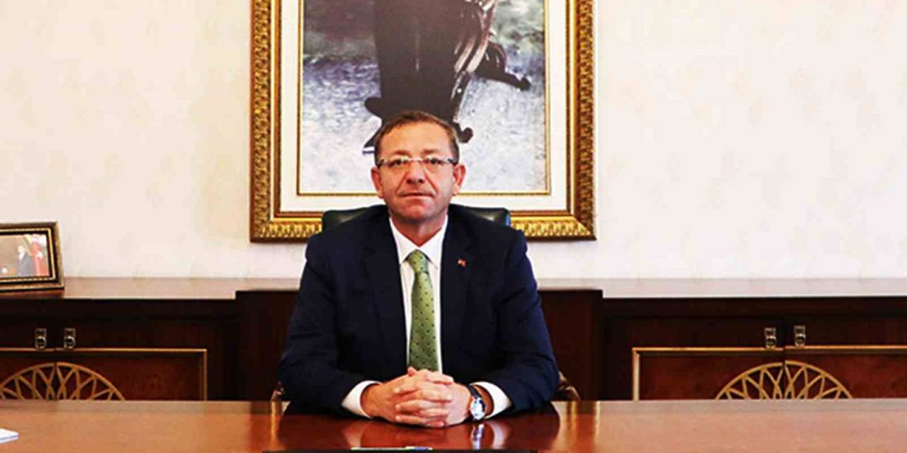 Vali Polat’tan Kars Halkına Bayrak Çağrısı