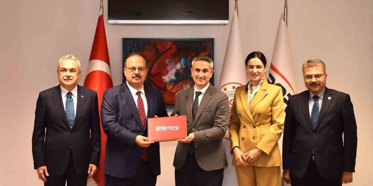 Söke Ve İncirliova  Spor Kompleksleri İçin İmzalar Atıldı