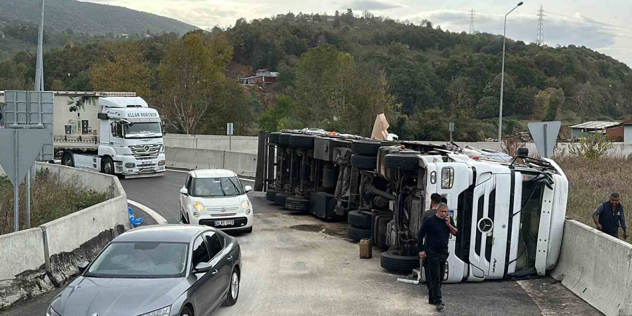 Mdf Yüklü Tır Devrildi