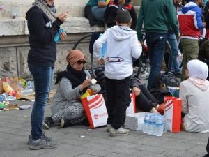 Avrupa’ya Gelen Mültecilere De Türkler Sahip Çıkıyor
