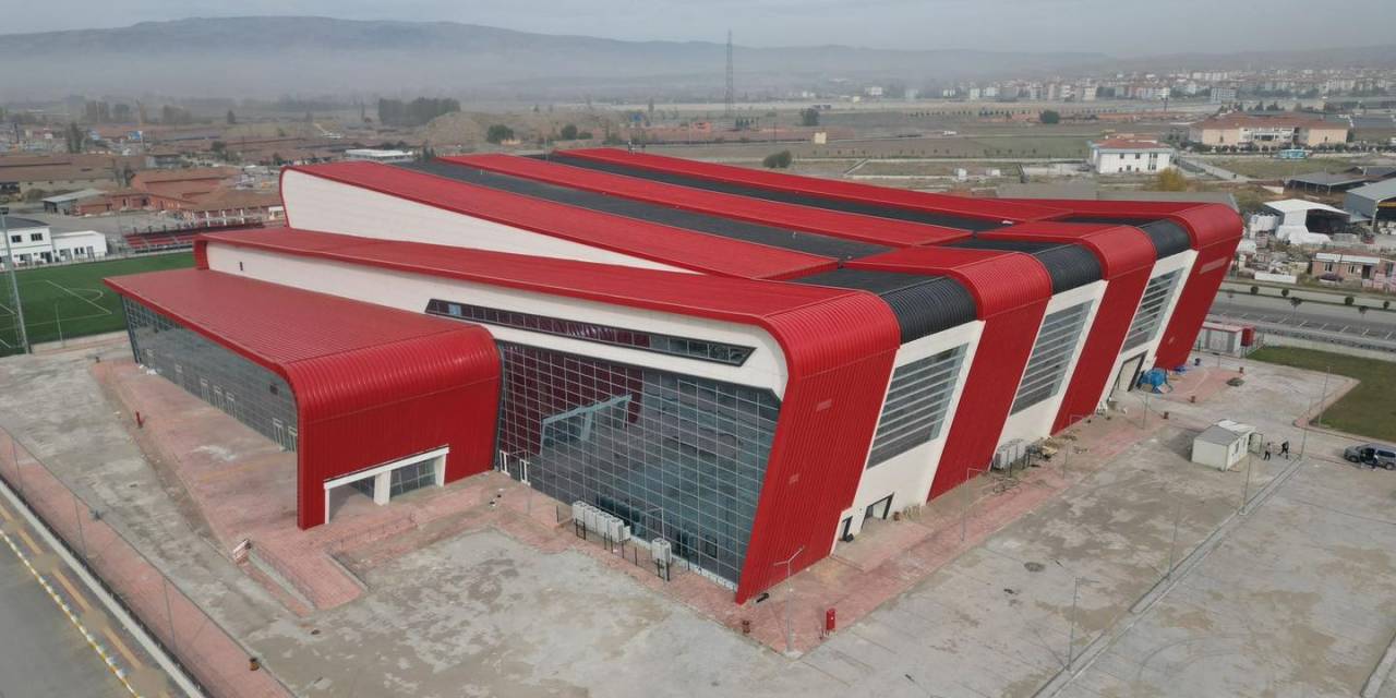 Çorum’da Yapımı Devam Eden Yeni Spor Salonu Tamamlandı
