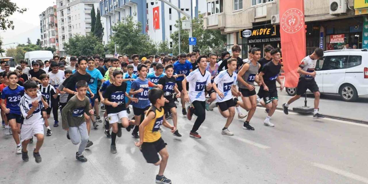 Denizli’de Gençler Cumhuriyet Aşkına Koştu