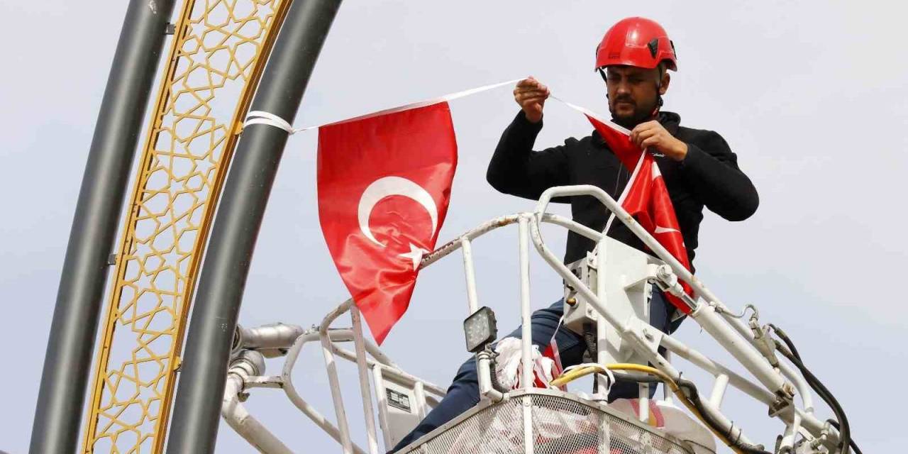 Aksaray Belediyesi, Cadde Ve Sokakları Türk Bayrakları İle Donatıyor