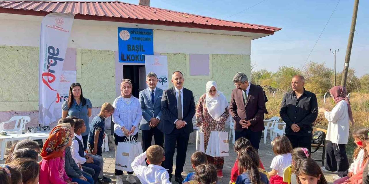 Diyarbakır’da Öğrenciler Kitap Okuyarak Becerilerini Geliştiriyor