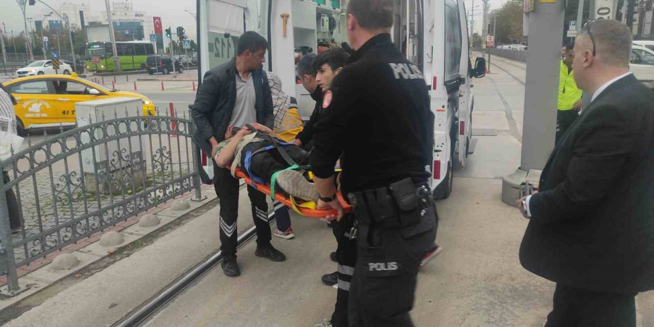 Kocaeli’de Tramvayın Çarptığı Yaya Yaralandı